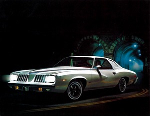 1975 Pontiac LeMans (Cdn)-10.jpg